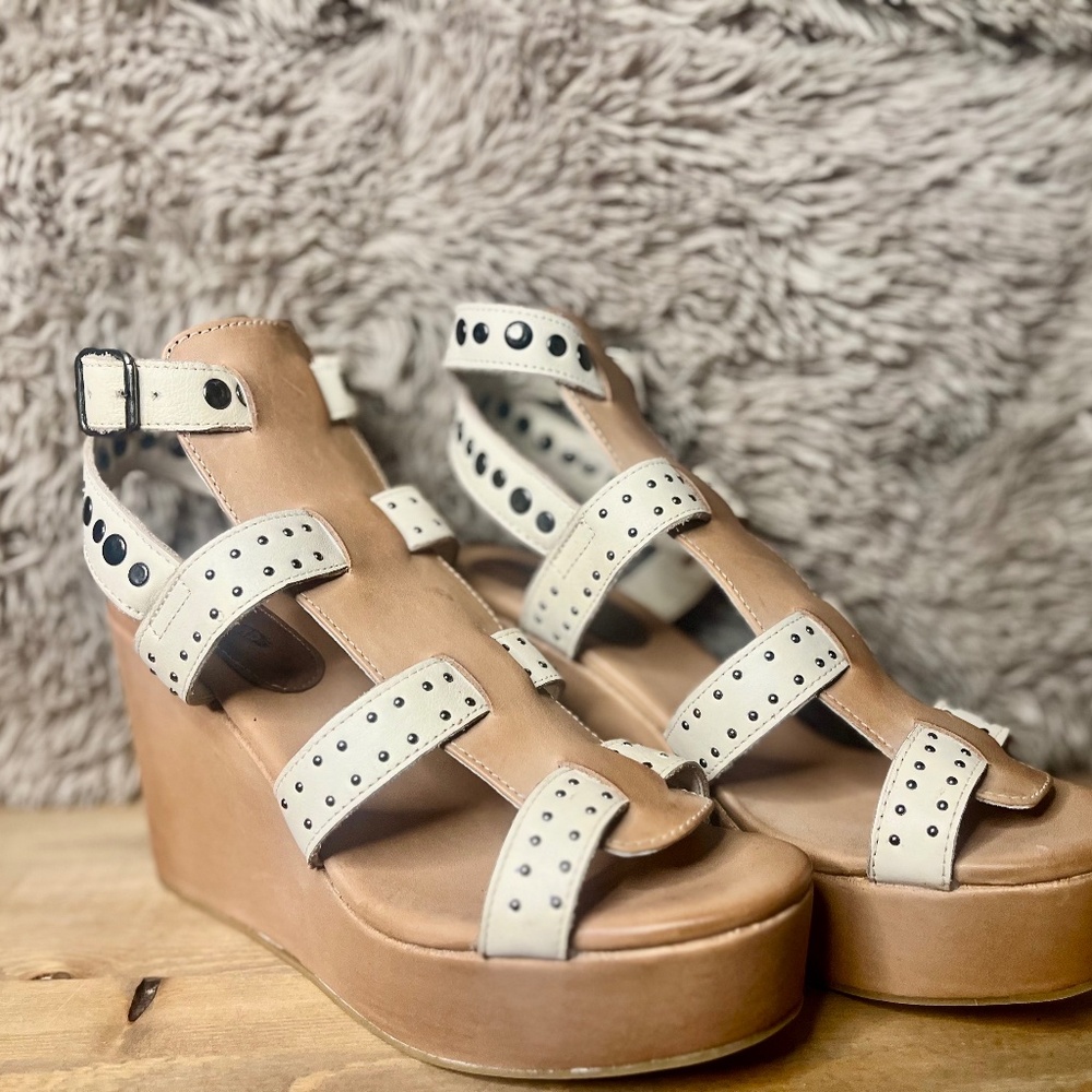 Freebird Winter wedges